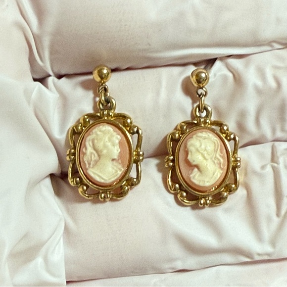 Vintage 70s SARAH COVENTRY Cameo Victorian earrings - Picture 2 of 6